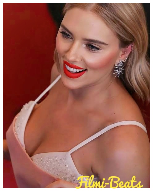 Wallpaper's & Biography of Hollywood Actress Scarlett Johansson