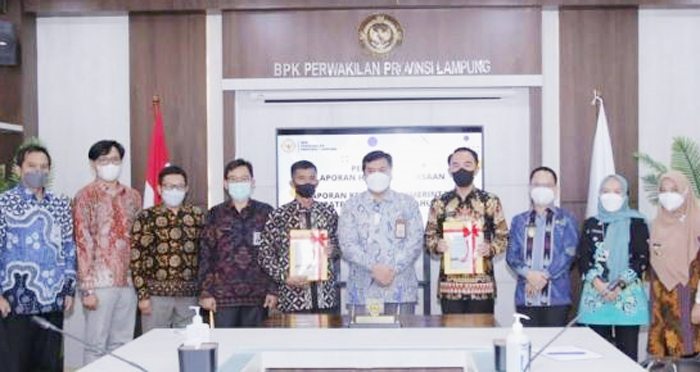 Kado HUT ke-23, Kali 12 Pemda Waykanan Kembali Raih Opini WTP Atas Laporan Keuangan Daerah