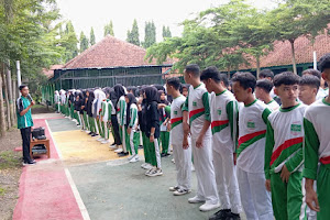 Kegiatan Jum'at Sehat SMK Ma'arif NU 1 Wangon, Diikuti Lebih dari 700 Siswa dengan Antusias dan Riang Gembira