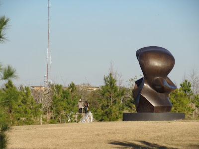 Buffalo Bayou Trail passing the Spindle Sculpture (Jan 2016)