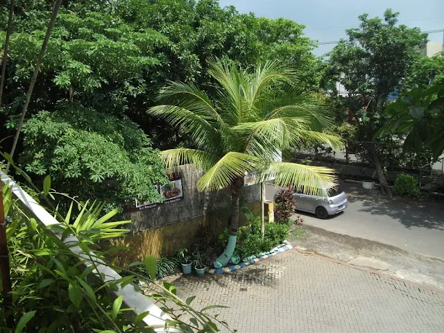 Warung Apung Rahmawati Rungkut's parking lot