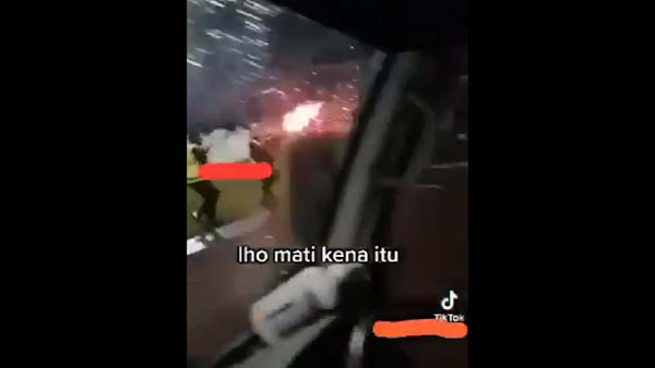 Sebuah video yang menayangkan kejadian tragedi Kanjuruhan Malang viral di media sosial Viral Cekikikan dari Dalam Mobil Saat Tragedi Kanjuruhan, ‘Siap-siap Banyak Pasien Dok, Hehehe’