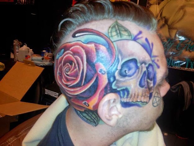 Ayah Ini Men-tato Wajahnya dengan Foto Anaknya