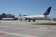 Boeing 767322ER N647UA & Boeing 757224ER(W) N12125 United.