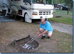 8649 Niagara Falls - KOA - Bill roasting marshmallows