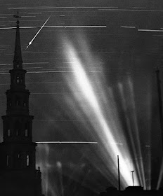 2 September 1940 worldwartwo.filminspector.com searchlights Fleet Street