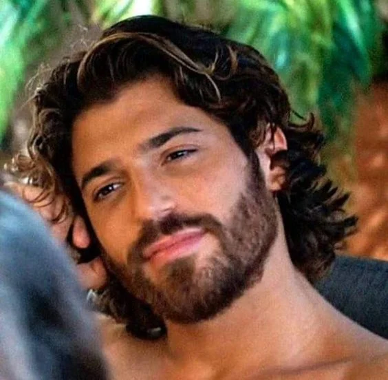 Can Yaman has always been true and professional. He immerses himself in a role, but his dedication to work often gets him into trouble.