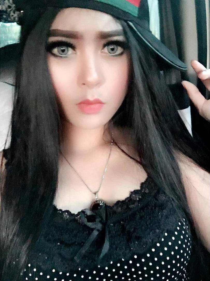 Koleksi Foto Hot Utami  Dewi  Fortuna  2021 Penyanyi 