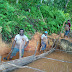 Polisi bantu warga Mappi menggali kolam ikan bentuk kepedulian Bhabinkamtibmas