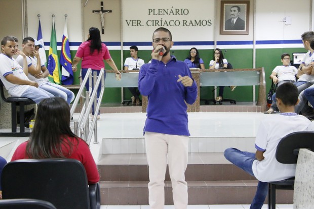 Campanha de conscientização para alunos de escolas públicas é realizada na Câmara de Santa Cruz