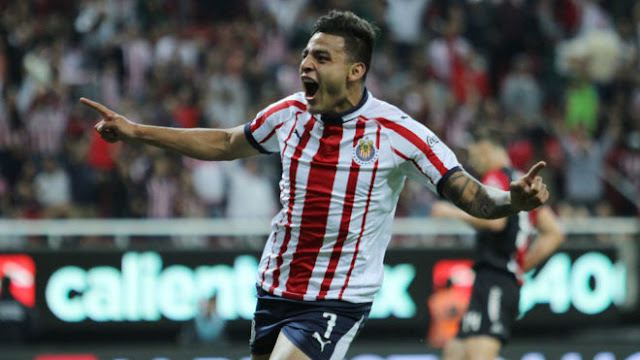 Alexis Vega enamora con triplete, y Chivas golea al Atlas en el Clásico Tapatío