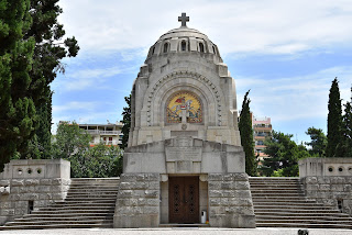 ο σέρβικος ναός του αγίου Γεωργίου στα νεκροταφεία του Ζέιτενλικ