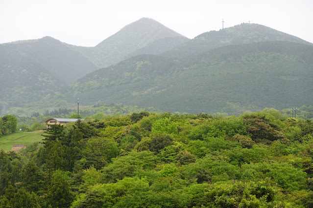 鳥取県西伯郡大山町妻木 鳥取県立むきばんだ史跡公園 展望台からの孝霊山の眺望