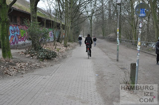 Kaifuradweg an der Bundesstraße