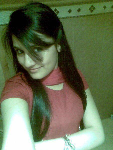 Hot Local Girls From Pakistan
