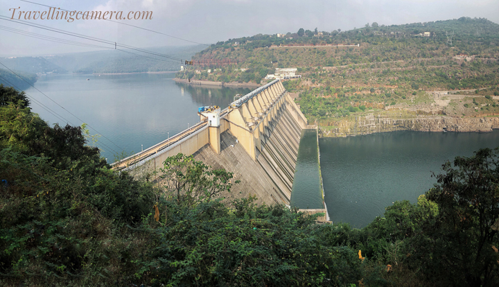 After this we went to the Srisailam Dam viewpoint which was also on our way to Hyderabad. After clicking some pictures here, we crossed the Krishna River over to Telangana side and entered the Nallamala Reserve Forest there. We were on a lookout for the entrance to the Amrabad Tiger Reserve. After talking to the person manning the checkpost we discovered that you don't ever see tigers in this tiger reserve as well. The entrance ticket too was low which confirmed that this is also just a jungle safari. So we decided to move forward. We still had some possibilities in Maharashtra and Madhya Pradesh in the form of Tadoba and Pench so we decided to research on that.