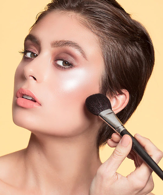 5 Makeup Hacks, Tips, and Tricks for Highlighting and Contouring