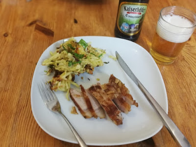 Bärlauch-Käsespätzle mit Schweinekotelett