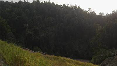 Gambar 2 Laluan Keruak Gunung Bongsu Kuala Berang Gua Musang