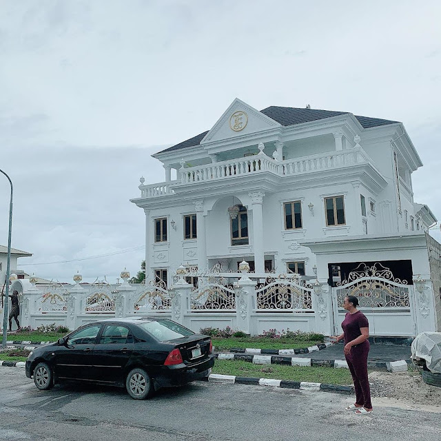 Watch a video of her taking a tour of the mansion below