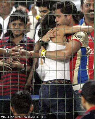 Deepika Sidharth Passionate Hug after IPL Game hot photos