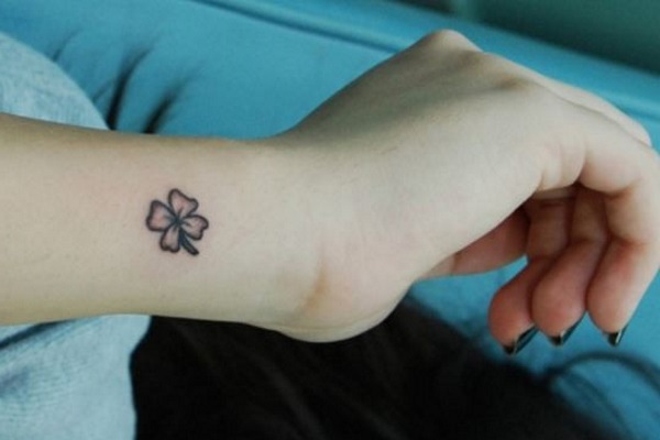 Pequena Shamrock Tattoo