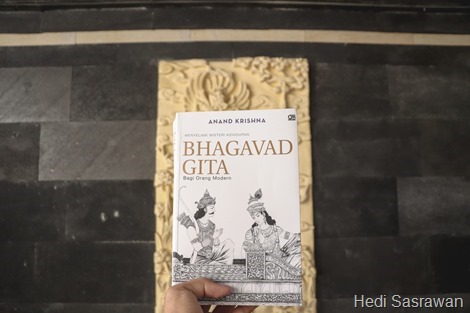  terutama ketika pertama kali saya bekerja dan sanggup honor Artikel 9 Buku yang Sedang Saya Baca Saat Ini