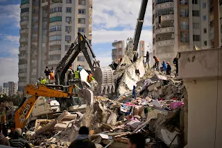 "Twice as strong as the 1999 earthquake." Erdogan announces earthquake death toll rises to 21848 The death toll from Turkey's earthquakes rose to 21848, 80104 dead and injured to  while President Recep Tayyip Erdogan confirmed that the government will begin reconstruction as soon as possible and heal the wounds of these afflicted areas.  Turkish President Recep Tayyip Erdogan announced that the death toll from earthquakes had risen to 21848 people and 80104 people were injured.  Erdogan added during his inspection of the earthquake areas in the province of Şanlıurfa that the Turkish government provided assistance worth 15 Turkish liras to each family affected by the earthquake.   "I ask you for only one year and we will revive these residential areas again one year we will bring life back to these areas."  "We will start reconstruction as soon as possible and we will bandage the wounds of these afflicted areas."  He pointed out that the Turkish government is implementing measures that would alleviate the problems of victims and facilitate their lives.  He said 460 citizens are currently staying in schools training hotels and teachers' residences belonging to the Ministry of National Education.  He confirmed that one million and 100 people are staying in temporary shelters.  He stressed that the government is taking all necessary measures not to leave the affected citizens hungry and in the open and so that they do not feel despair and loneliness.  He explained that the authorities have zero tolerance for "merchants of chaos" who incite the people by spreading fake and false news on social media in particular.  In earlier remarks during an inspection visit to Diyarbakir province Erdogan said the Kahramanmaraş earthquake was three times stronger and more destructive than the 1999 earthquake engraved in the country's memory.   He pointed out that the earthquake caused destruction on an area of 500 kilometers and was felt on an area of a thousand kilometers.  The Turkish president stressed that "the earthquake cannot be compared with previous earthquakes and 14 million citizens have been affected."  "We are preparing plans to rebuild hundreds of thousands of houses with their infrastructure and superstructure and to rebuild cities that have been severely damaged by earthquakes" he said.  Erdogan said: "All university dormitories will be allocated to those affected by the earthquake and education in universities will be remote until the summer."   Turkish authorities continue to transport those injured from quake-stricken areas to other provinces for treatment.  In this context a military cargo plane arrived at Istanbul's Ataturk Airport at dawn on Saturday from Adana province with 47 injured people on board according to the Anadolu correspondent.  A military ambulance plane also arrived at the same airport from Adana carrying five wounded.  After the planes arrived at the airport ambulance teams took the injured to the city's hospitals to provide them with health care.  At dawn on Monday an earthquake struck southern Turkey and northern Syria with a magnitude of 7.7 followed by another hours later with a magnitude of 7.6 and hundreds of violent aftershocks leaving large losses in lives and property in both countries.  On Tuesday President Erdogan declared a state of emergency for 3 months in 10 provinces affected by the earthquake namely Adana Adi Yaman Diyarbakir Gaziantep Hatay Kahramanmaraş Kilis Malatya Osmaniye and Şanlıurfa.   Earthquakes in Syria. UN expects 5.3 million displacement and death toll to 3553 The United Nations warns that devastating earthquakes could have displaced 5.3 million people in Syria alone which has already been plagued by nearly 12 years of conflict.  The U.N. refugee agency warned Friday that devastating earthquakes could have displaced 5.3 million people in Syria which has already been plagued by nearly 12 years of conflict.  The death toll throughout Syria (areas controlled by the regime and the opposition) rose to 3553, 5276 dead and  injured as a result of the earthquakes that struck southern Turkey and northern Syria at dawn on Monday.  UNHCR's Syria representative Sivanka Dana Bala told a news conference in Geneva from Damascus that "up to 5.3 million people could become displaced" by the quakes citing preliminary estimates of people needing shelter in all affected areas of the country.  "This is a huge number for a people already suffering from mass displacement" he said.  Since 2011 Syria has been embroiled in conflict that has displaced half of its nearly 22 million people inside and outside the country.   The wave of displacement in Syria is one of the largest in the world since World War II.   The destruction caused by the earthquakes centered in Turkey affected five Syrian provinces: Idlib (northwest) Aleppo (north) Hama (center) Latakia and Tartous (west).  It has so far killed more than 22300, 3300 people in Syria and Turkey including more than  in Syria.  Since dawn on Monday residents and medics in several Syrian provinces have been searching for survivors under the rubble amid limited resources as the chances of finding survivors dwindled.  In Syria survivors have sought refuge in camps for displaced people near the Turkish border or in makeshift shelters set up by authorities in the affected provinces some of whom have also spread out streets courtyards and fields or even chose to spend their nights in cars.   The UNHCR representative described the situation in Syria: "It's a crisis within a crisis."