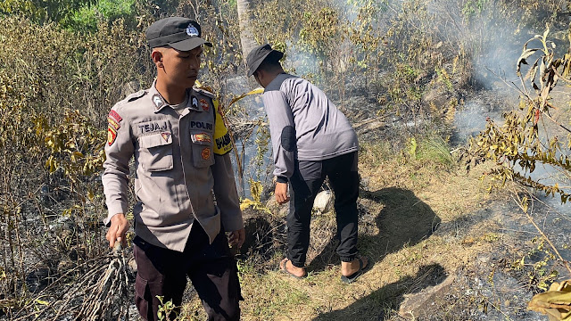 Kepolisian Sektor Palmatak Terjun ke Lokasi Kebakaran Hutan dan Lahan