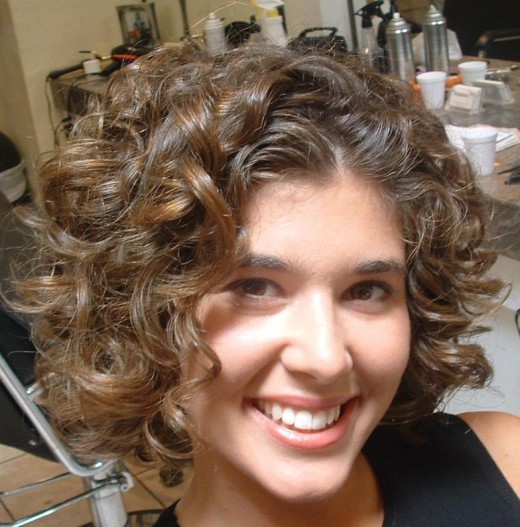 Brown Hairstyles For Women. Curly haircut with rown hair