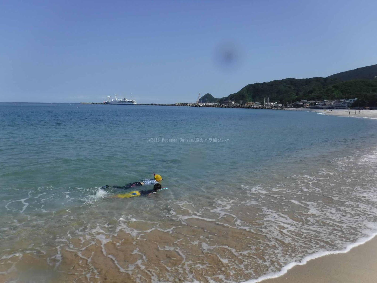 神津島港近くの前浜海岸で泳いで帰ります 旅カメラ旅グルメ