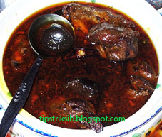 cara-membuat-resep-daging-ayam-bumbu-kluwek-yang-enak 