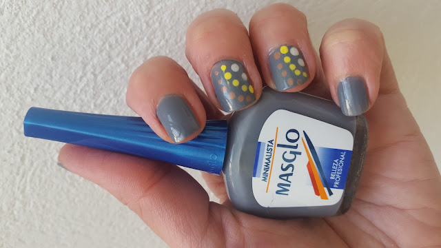 Manicura tono Minimalista