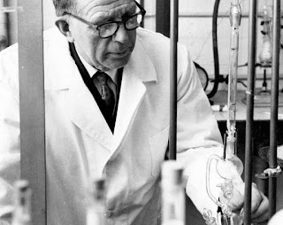  ialah seorang kimiawan Finlandia dan pemenang Hadiah Nobel dalam Kimia  Artturi Ilmari Virtanen (Ahli Kimia Penerima Nobel Kimia 1945)