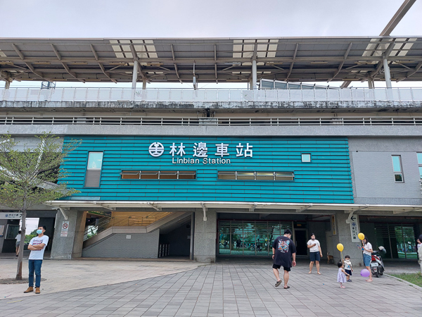 屏東林邊飛天火車親子公園馬卡龍色飛天火車、蓮霧森林，充滿在地特色