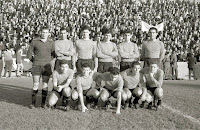 REAL VALLADOLID DEPORTIVO. Temporada 1961-62. Zumalabe, Pinto, García Verdugo, Ramírez, Sanchís, Lesmes II; Joselín, Mirlo, Morollón, Vicedo y Molina. SAN SEBASTIÁN C. F. 3 REAL VALLADOLID DEPORTIVO 3. 01/11/1961. Campeonato de Liga de 2ª División, Grupo I, jornada 11. San Sebastián, Guipúzcoa, estadio de Atocha. GOLES: 1-0: 19’, Alfonso. 1-1: 47’, Vicedo. 2-1: 61’, Olano. 3-1: 64’, Amas. 3-2: 71’, Mirlo. 3-3: 83’, Morollón.