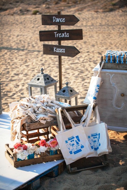celebracion convite de boda en la playa de mykonos chicanddeco