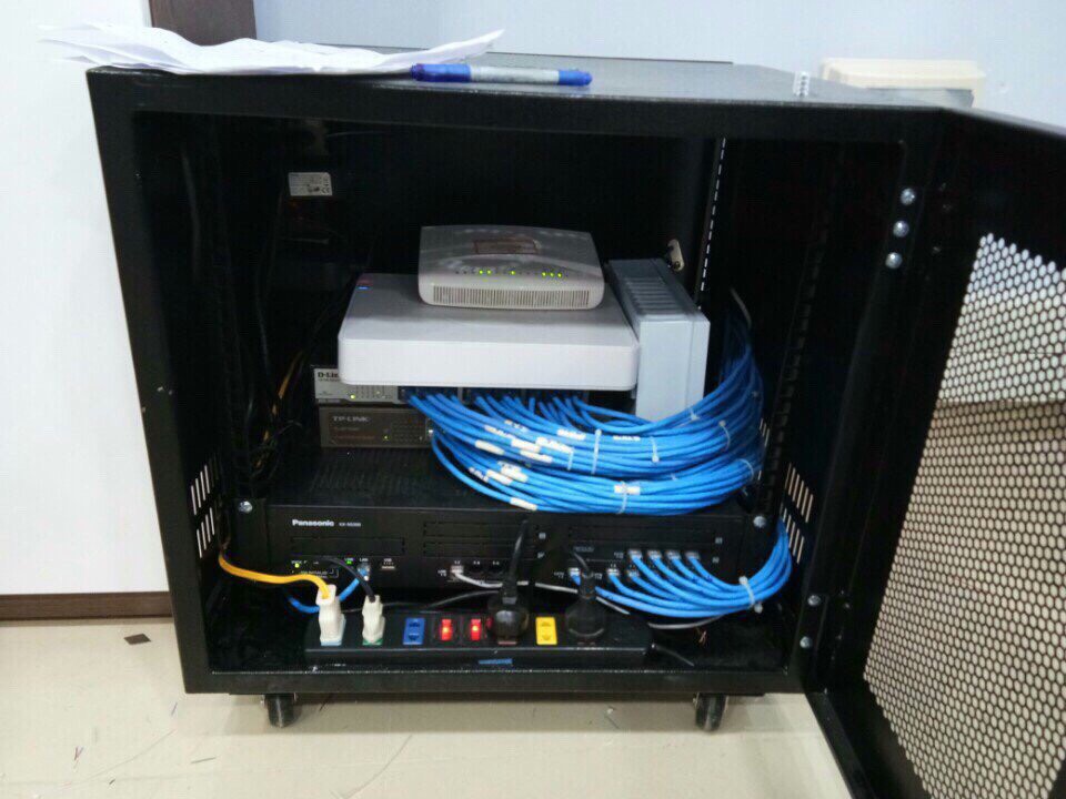 THI CÔNG MẠNG LAN SERVER CHO VĂN PHÒNG CTY, TÒA NHÀ, VĂN PHÒNG.... TẠI TPHCM-LH: 0911 28 78 98 Thi-cong-mang-server%20(2)