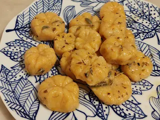 Gnocchi Lantern - fatti di zucca e patata rossa al burro e salvia