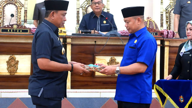 Serahkan Dua Ranperda, DPRD : Semoga Pasar Rakyat Lebih Nyaman, Bersih, dan Teratur