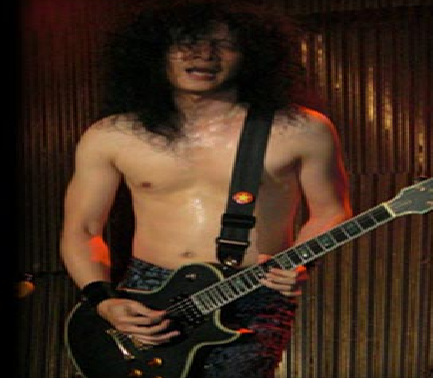 Jhon Paul Ivan Gitaris Indonesia