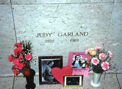 Tumba de Judy Garland en en cementerio de Ferncliff, Nueva York