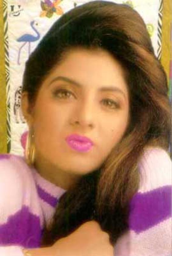 Divya Bharti - Wallpaper