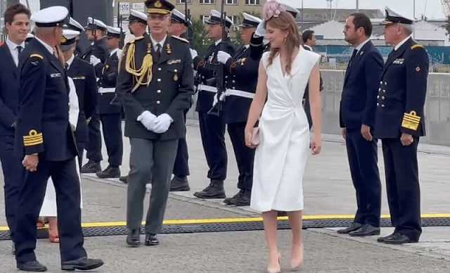 Crown Princess Elisabeth wore a new tuxedo bodycon midi dress by Reiss London. Fabienne Delvigne powder pink hat and rosa pink clutch