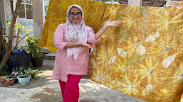 Keren, Ketua TP PKK Kecamatan Carenang Ciptakan Batik Ecoprint Ramah Lingkungan