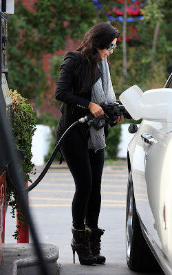 Kim Kardashian gassing up in Glendale