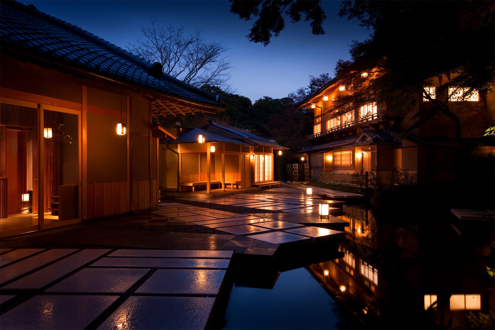 Japanese Inn Hoshinoya Kyoto wallpaper