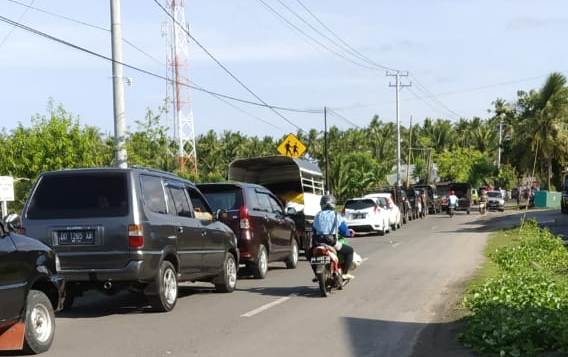  Antrian Depan, Pangkalan Resmi Pertamina Di Kep. Selayar Pagi ini "