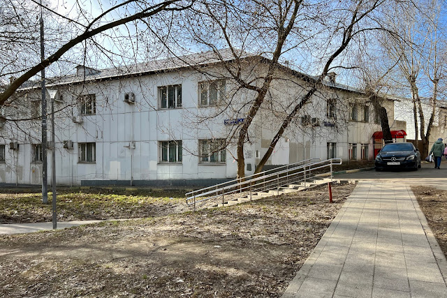Крюковский тупик, Сторожевая улица, дворы, бывшая мебельная фабрика «Эксперимент» («Экспериментальный завод»)
