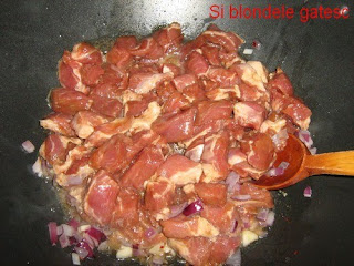 porc chinezesc in sos de soia